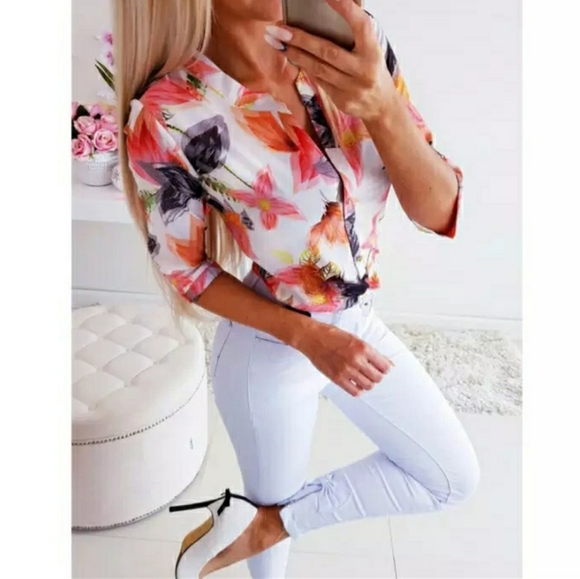 Floral Print Casual Blouse - Picture 2 of 5